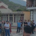 Protesta e 72-të kundër qeverisë/ Qytetarët mblidhen sërish në Tiranë, kërkesa kryesore: Rama dorëhiqu! Shqipëria kërkon revolucion